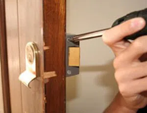 Locksmith Store Garden Grove, CA 714-983-9051 - change-locks-service